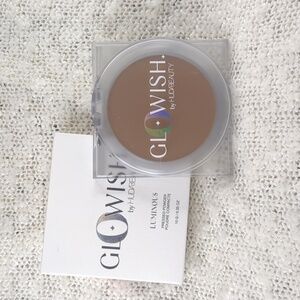 HUDA BEAUTY GloWish Luminous Pressed Powder in 06 MEDIUM TAN,  10g/0.35oz